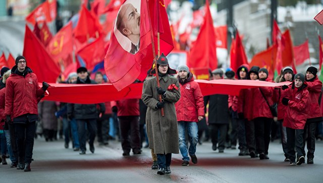 В Москве завершилась посвященная годовщине Октябрьской революции акция КПРФ