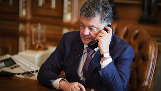 Зеркало для антигероя: как Порошенко додавливает прессу