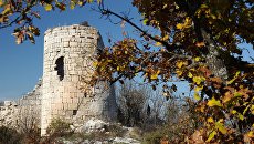 Руины крепости на скалистом мысе Кале-Бурун (Бурун-Кая) массива Курушлю в Бахчисарайском районе Крыма Руины крепости на скалистом мысе Кале-Бурун (Бурун-Кая) массива Курушлю в Бахчисарайском районе Крыма