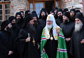Патриарх Московский и Всея Руси Кирилл общается с братией монастыря Пантократор на горе Афон Патриарх Московский и Всея Руси Кирилл общается с братией монастыря Пантократор на горе Афон