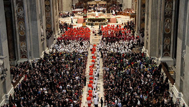 Процессия кардиналов в базилике Святого Петра в Ватикане, 19 ноября 2016