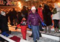 Актер и музыкант Николай Фоменко с сыном Василием на открытии ГУМ-Катка на Красной площади Актер и музыкант Николай Фоменко с сыном Василием на открытии ГУМ-Катка на Красной площади