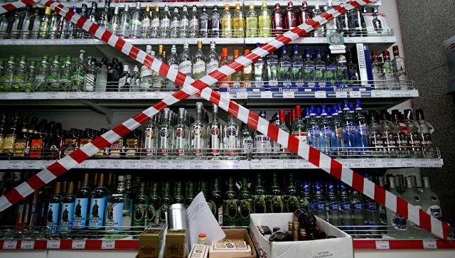Алкоголь до октября запретили продавать в Туркмении