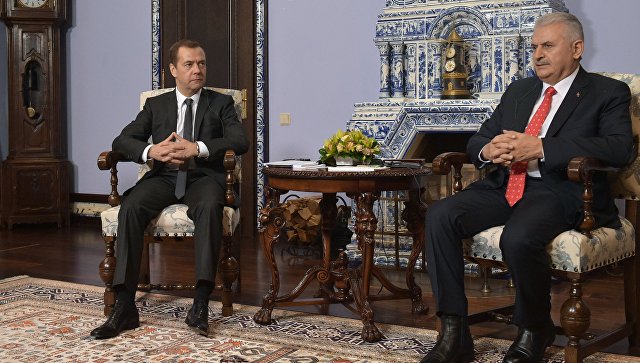 Медведев считает достижимым товарооборот в $100 миллиардов с Турцией