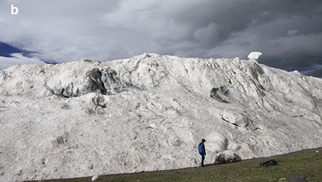 Scientists are at the foot of the glacier, killed nine Tibetans