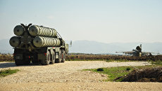 Зенитно-ракетный комплекс С-400 во время заступления на боевое дежурство на российской авиабазе Хмеймим Зенитно-ракетный комплекс С-400 во время заступления на боевое дежурство на российской авиабазе Хмеймим