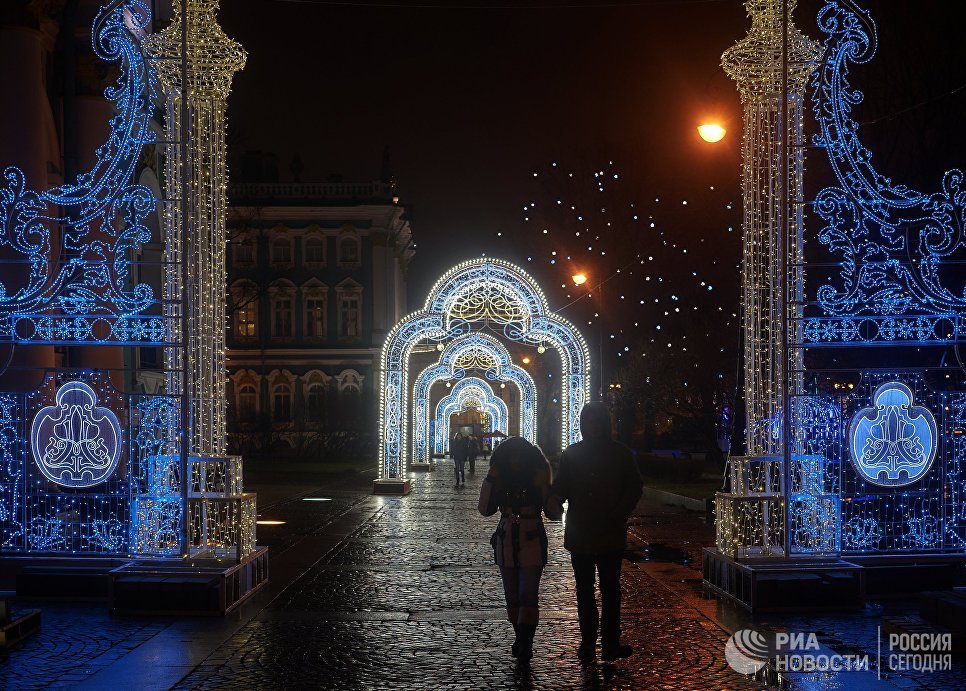 Новогодняя иллюминация на одной из улиц Санкт-Петербурга Новогодняя иллюминация на одной из улиц Санкт-Петербурга