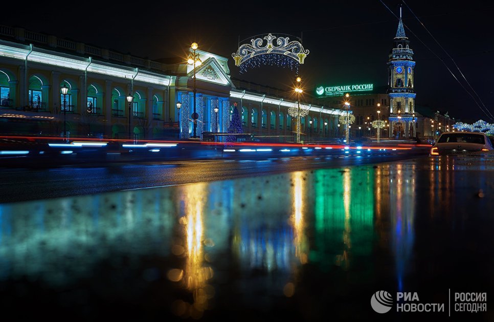 Новогодняя иллюминация на одной из улиц Санкт-Петербурга Новогодняя иллюминация на одной из улиц Санкт-Петербурга