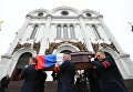 Траурная процессия у храма Христа Спасителя, где прошло отпевание посла РФ в Турции Андрея Карлова Траурная процессия у храма Христа Спасителя, где прошло отпевание посла РФ в Турции Андрея Карлова
