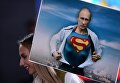 Журналист с плакатом перед началом двенадцатой большой ежегодной пресс-конференции президента РФ Владимира Путина. 23 декабря 2016 Журналист с плакатом перед началом двенадцатой большой ежегодной пресс-конференции президента РФ Владимира Путина. 23 декабря 2016