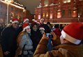 Горожане во время новогодних гуляний в Москве Горожане во время новогодних гуляний в Москве