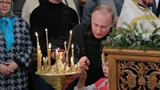 Президент РФ Владимир Путин во время Рождественского богослужения в Свято-Юрьевом монастыре в Новгородской области Президент РФ Владимир Путин во время Рождественского богослужения в Свято-Юрьевом монастыре в Новгородской области
