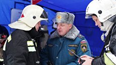 Начальник Главного управления МЧС России по Саратовской области генерал-майор Игорь Качев на месте взрыва бытового газа в доме, Саратов Начальник Главного управления МЧС России по Саратовской области генерал-майор Игорь Качев на месте взрыва бытового газа в доме, Саратов