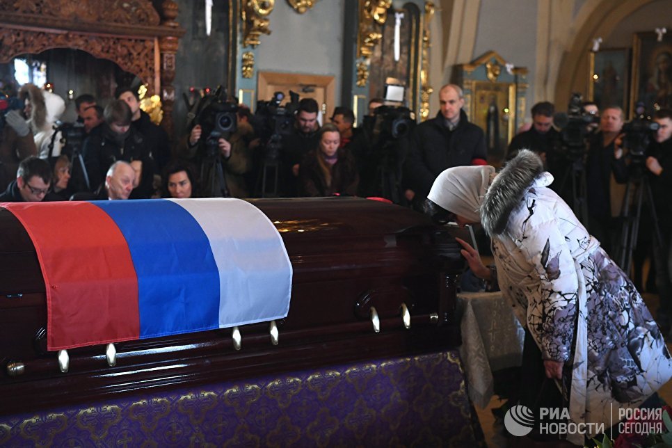 Прощание с погибшими при крушении самолета Ту-154 Прощание с погибшими при крушении самолета Ту-154