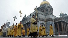 Крестный ход вокруг Исаакиевского собора Крестный ход вокруг Исаакиевского собора