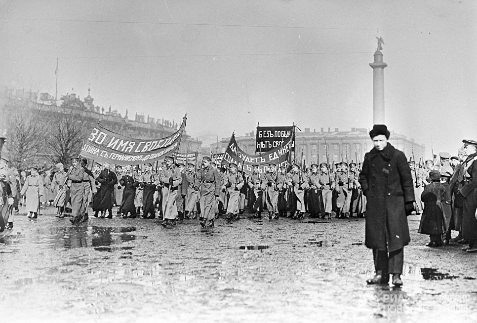 Демонстрация в Петрограде за продолжение участия России в Первой мировой войне. Весна 1917 год