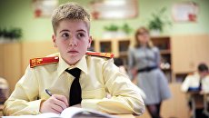 Учащийся на занятиях в кадетском училище Учащийся на занятиях в кадетском училище