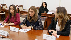 Анна Анцелиович (в центре) Анна Анцелиович (в центре)