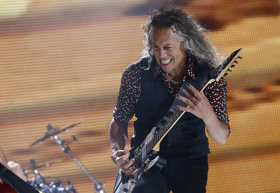 Гитарист группы Metallica Кирк Хэммет на концерте в Мехико Гитарист группы Metallica Кирк Хэммет на концерте в Мехико
