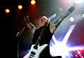 Вокалист и гитарист группы Metallica Джеймс Хэтфилд выступает на острове Яс в Абу-Даби Вокалист и гитарист группы Metallica Джеймс Хэтфилд выступает на острове Яс в Абу-Даби