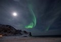 Северное сияние в небе над Унстадом, Норвегия Северное сияние в небе над Унстадом, Норвегия