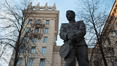 Памятник подводнику Александру Маринеско открыли в Санкт-Петербурге Памятник подводнику Александру Маринеско открыли в Санкт-Петербурге