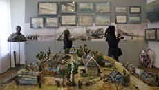 Выставка Крымский мост. Фантастическая реальность в Керчи. На переднем плане: макет района Цементная Слободка в Керчи Выставка Крымский мост. Фантастическая реальность в Керчи. На переднем плане: макет района Цементная Слободка в Керчи