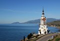 Вид на храм-маяк Святого Николая Чудотворца в селе Малореченское Судакского района Крыма Вид на храм-маяк Святого Николая Чудотворца в селе Малореченское Судакского района Крыма