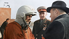 Летчик-космонавт СССР Юрий Гагарин и Сергей Павлович Королев перед стартом Летчик-космонавт СССР Юрий Гагарин и Сергей Павлович Королев перед стартом