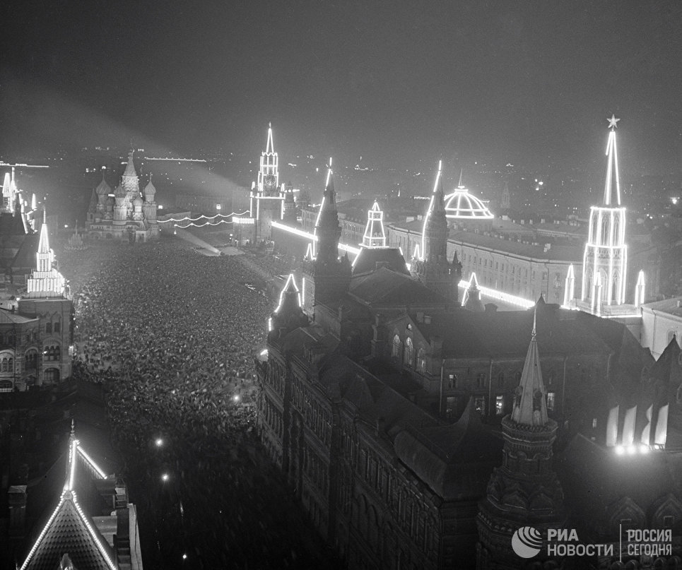 Праздничная иллюминация в день 800-летия Москвы Праздничная иллюминация в день 800-летия Москвы