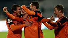 Игроки ФК Урал радуются забитому голу в матче 1/2 финала Кубка России против ФК Рубин. 6 апреля 2017 Игроки ФК Урал радуются забитому голу в матче 1/2 финала Кубка России против ФК Рубин. 6 апреля 2017