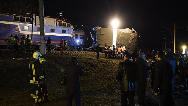 В РЖД говорили о 50 пострадавших после столкновения поезда и электрички