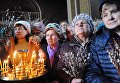 Верующие в Петропавловском соборе в Томске во время освящения вербы в праздник Входа Господня в Иерусалим Верующие в Петропавловском соборе в Томске во время освящения вербы в праздник Входа Господня в Иерусалим