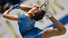 Евгения Медведева (Россия) выступает в короткой программе женского одиночного катания на командном чемпионате мира по фигурному катанию в Токио. 20 апреля 2017 Евгения Медведева (Россия) выступает в короткой программе женского одиночного катания на командном чемпионате мира по фигурному катанию в Токио. 20 апреля 2017