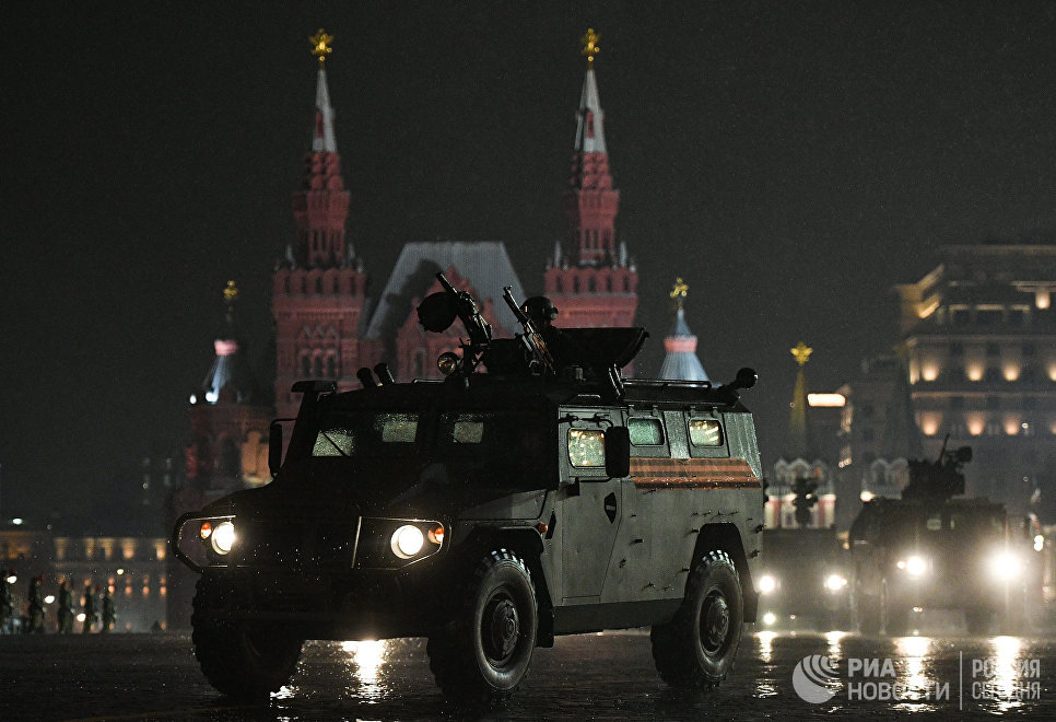 Бронеавтомобиль Тигр-М на репетиции парада Победы на Красной площади Бронеавтомобиль Тигр-М на репетиции парада Победы на Красной площади