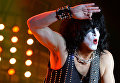 Музыкант группы Kiss Пол Стэнли выступает на концерте в СК Олимпийский в Москве Музыкант группы Kiss Пол Стэнли выступает на концерте в СК Олимпийский в Москве