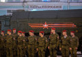 Военнослужащие у оперативно-тактического ракетного комплекса Искандер во время репетиции парада Победы в Москве Военнослужащие у оперативно-тактического ракетного комплекса Искандер во время репетиции парада Победы в Москве