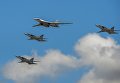 Cтратегический бомбардировщик-ракетоносец Ту-160 Николай Кузнецов и дальние ракетоносцы-бомбардировщики Ту-22М3 на репетиции воздушной части парада Победы в Москве Cтратегический бомбардировщик-ракетоносец Ту-160 Николай Кузнецов и дальние ракетоносцы-бомбардировщики Ту-22М3 на репетиции воздушной части парада Победы в Москве