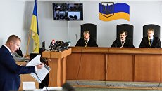 Адвокат экс-президента Украины Виктора Януковича Виталий Сердюк на заседании Оболонского районного суда Киева, где рассматривается дело Виктора Януковича. 4 мая 2017 Адвокат экс-президента Украины Виктора Януковича Виталий Сердюк на заседании Оболонского районного суда Киева, где рассматривается дело Виктора Януковича. 4 мая 2017