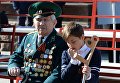 Зрители во время военного парада во Владивостоке, посвящённого 72-й годовщине Победы в Великой Отечественной войне 1941-1945 годов Зрители во время военного парада во Владивостоке, посвящённого 72-й годовщине Победы в Великой Отечественной войне 1941-1945 годов