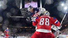 Вратарь сборной России Андрей Василевский и игрок сборной Словакии Михел Миклик в матче Россия-Словакия Вратарь сборной России Андрей Василевский и игрок сборной Словакии Михел Миклик в матче Россия-Словакия