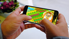 Экран смартфона с заставкой игры Ферма Экран смартфона с заставкой игры Ферма