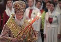 Патриарх Московский и всея Руси Кирилл во время богослужения в храме Христа Спасителя, где находится ковчег с мощами святителя Николая Чудотворца Патриарх Московский и всея Руси Кирилл во время богослужения в храме Христа Спасителя, где находится ковчег с мощами святителя Николая Чудотворца