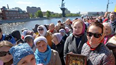 Поклонение верующих мощам святителя Николая Чудотворца в Храме Христа Спасителя Поклонение верующих мощам святителя Николая Чудотворца в Храме Христа Спасителя