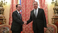 Министр иностранных дел РФ Сергей Лавров и министр иностранных дел Филиппин Алан Питер Кайетано во время встречи в Москве. 25 мая 2017 Министр иностранных дел РФ Сергей Лавров и министр иностранных дел Филиппин Алан Питер Кайетано во время встречи в Москве. 25 мая 2017