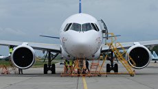 Новый российский пассажирский самолет МС-21 перед своим первым полетом Новый российский пассажирский самолет МС-21 перед своим первым полетом