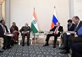 Президент РФ Владимир Путин и премьер-министр Индии Нарендра Моди во время встречи в рамках Санкт-Петербургского международного экономического форума 2017. 1 июня 2017 Президент РФ Владимир Путин и премьер-министр Индии Нарендра Моди во время встречи в рамках Санкт-Петербургского международного экономического форума 2017. 1 июня 2017