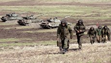 Бойцы Народной милиции Луганской народной республики во время тактических учений в Луганской области. Архивное фото Бойцы Народной милиции Луганской народной республики во время тактических учений в Луганской области. Архивное фото
