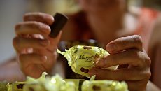 Шоколадные конфеты фирмы Roshen. Архивное фото Шоколадные конфеты фирмы Roshen. Архивное фото