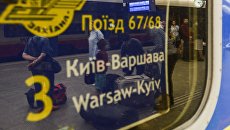 Поезд Киев-Варшава на железнодорожном вокзале польской столицы. Архивное фото Поезд Киев-Варшава на железнодорожном вокзале польской столицы. Архивное фото